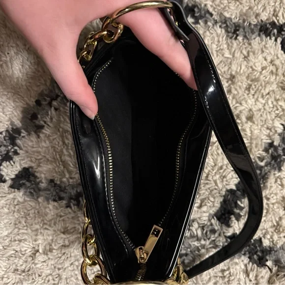 Forever 21 Black Shoulder Bag with Gold Chain - Picture 2 of 2